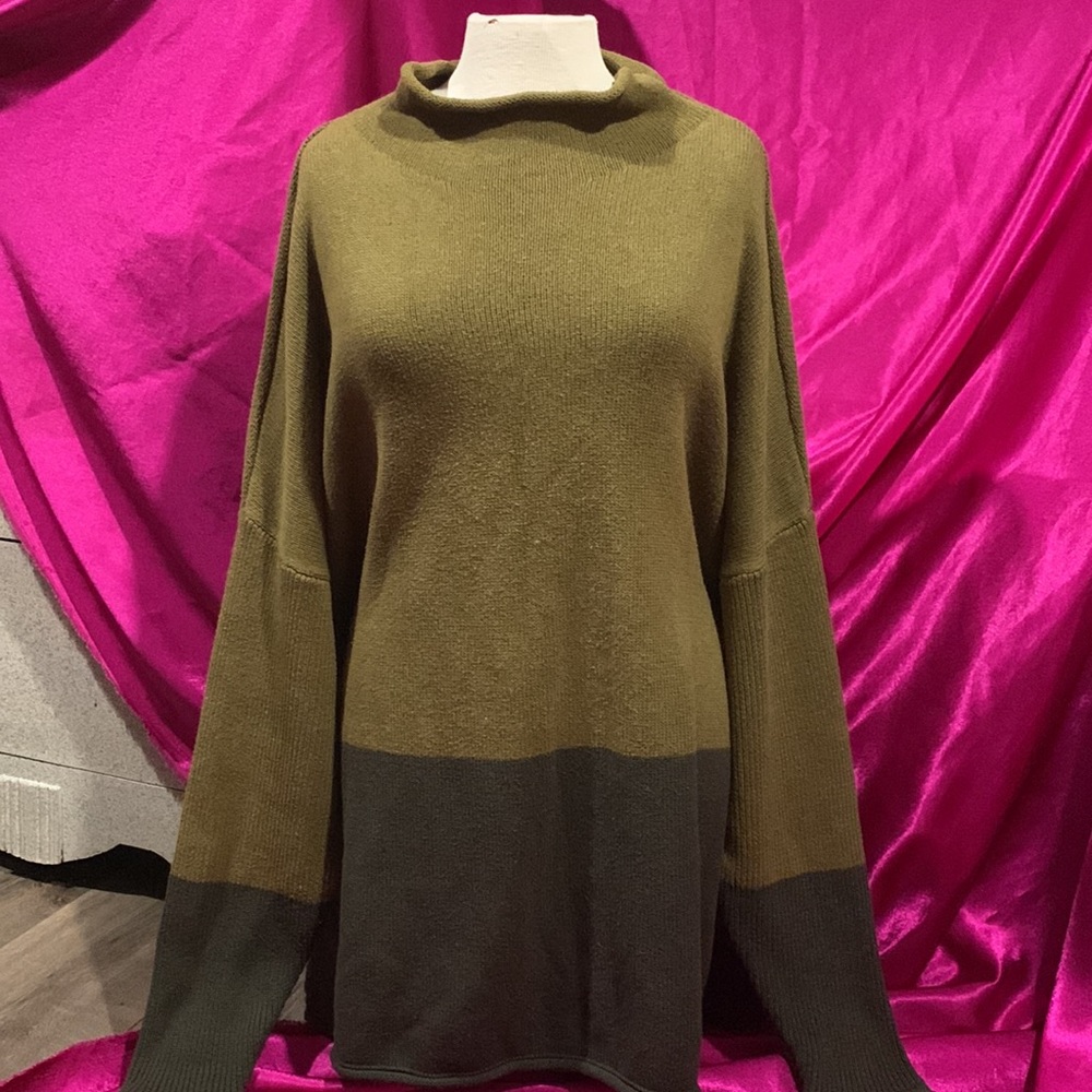 Tahari 3Xl, knit like extremely heavy long sweater.Lightly loved. Olive …